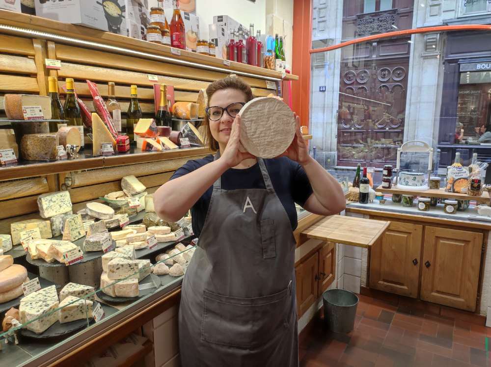 cheese tasting in Paris