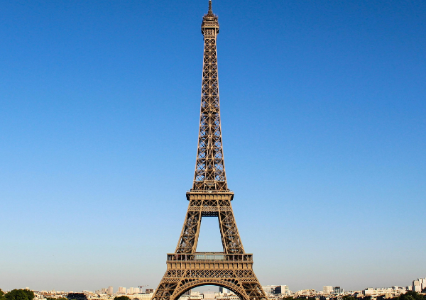 restaurant-close-to-the-eiffel-tower-paris-600x423-1